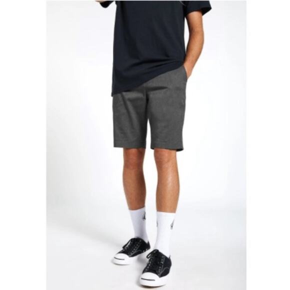 Volcom Stone Men's‎ Size 30 Bermuda Grey Flat Front Shorts - Picture 1 of 10